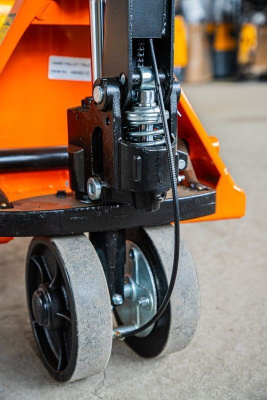 Тележка гидравлическая 2500 кг 1150 мм TOR BFB с тормозом (полиуретановые колеса)