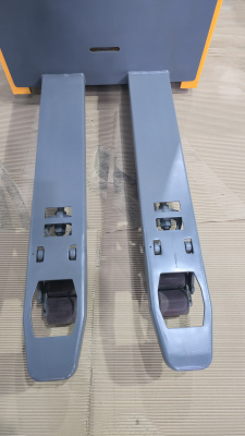 Тележка электрическая 2000 кг 1150 мм XILIN CBD20Z с кабиной